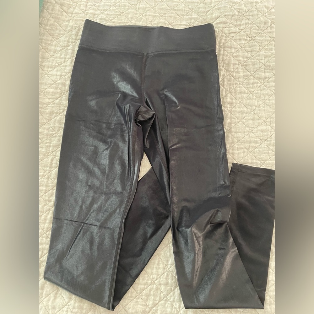 Carbon38 shiny black leggings